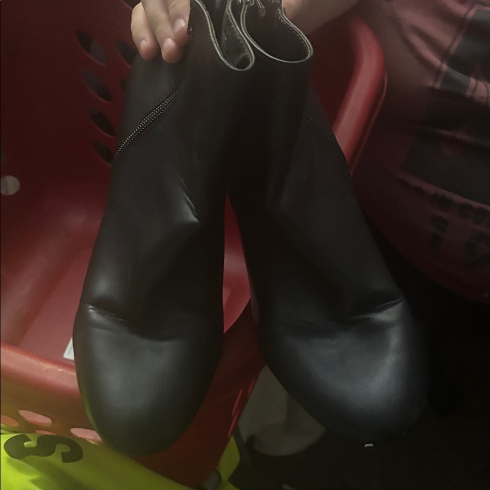 Elegant Black Heeled Boots